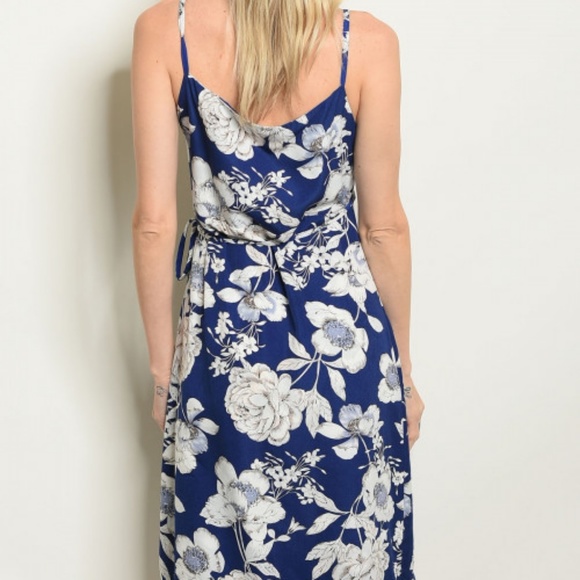 LAST 1! Navy floral wrap dress - Picture 3 of 3